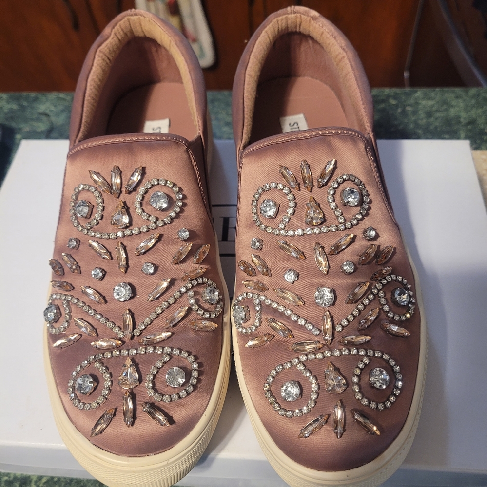 Steve Madden Mauve with Bling Slip on shoes.  Women sz 7.5